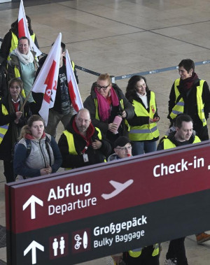 Berlin-Brandenburg Havalimanı'nda grev nedeniyle 57 bin yolcu mağdur oldu