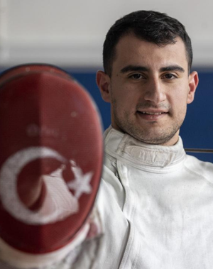 Milli para eskrimci Hakan Akkaya'dan gümüş madalya