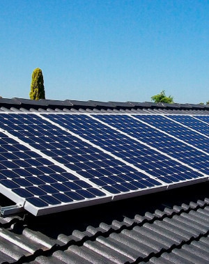 Yağmur damlalarından enerji elde edebilen hibrit panel sistemi