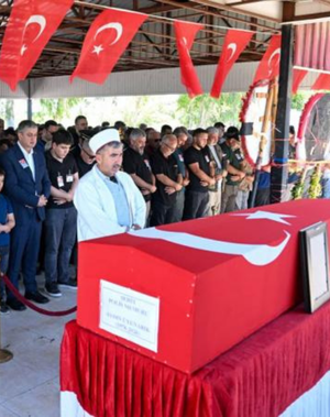 Kazada şehit olan polisimizin cenazesi Adana'da defnedildi