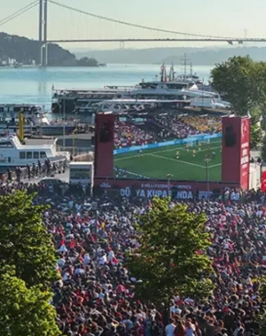 İstanbul'da vatandaşlar milli heyecan için meydanları doldurdu