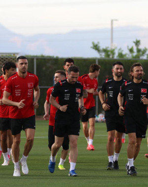 A Milli Futbol Takımımız Paraguay maçının hazırlıklarına başladı