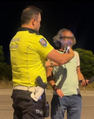 Burdur'da polise selam vermek için duran sürücü 3,28 promil alkollü çıktı