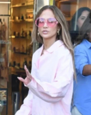 Jennifer Lopez'i doluyuz diyerek mağazaya almadıkları iddia edildi! - Resim : 1