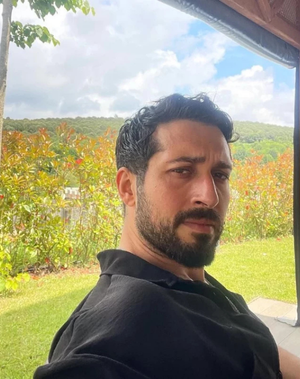 Oyuncu Emre Bulut'a sahte komiser suçlaması: Sahte rozet gösterip araç kaçırdı iddiası - Resim: 2