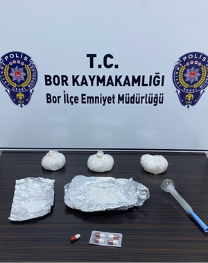 Bor’da uyuşturucu operasyonu: 4 şüpheli yakalandı, 1 tutuklandı - Resim : 1