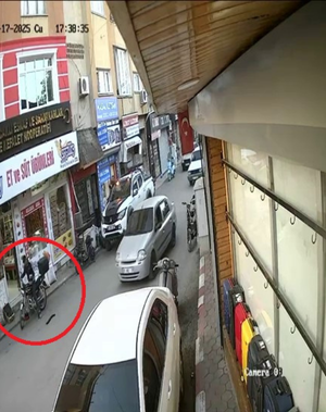 Telefon dükkanındaki kişiyi yaralayıp kaçarken silahını düşüren şüpheli tutuklandı - Resim : 1