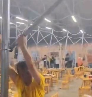 Çin'deki fırtına insanları havaya uçurdu! Korku dolu anlar - Resim: 2