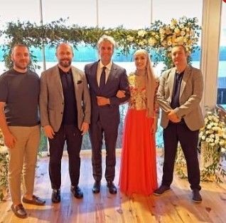 Güldür Güldür'de canlandırdığı karakterlerle hafızalara kazınan Oyuncu Uğur Bilgin nişanlandı! Bilgin'e tebrik yağdı... 'Maşallah gelin hanım su gibi' - Resim: 7