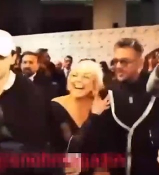 Yalı Çapkını dizisinin Orhan ve Gülgün'ü ele ele görüntülendi - Resim: 7