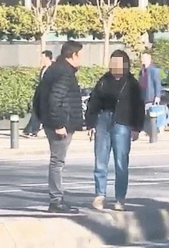 Sanatçı Selami Şahin hakkında şok iddia... Yoldan geçen kadınları ofisine mi davet ediyor? - Resim: 2