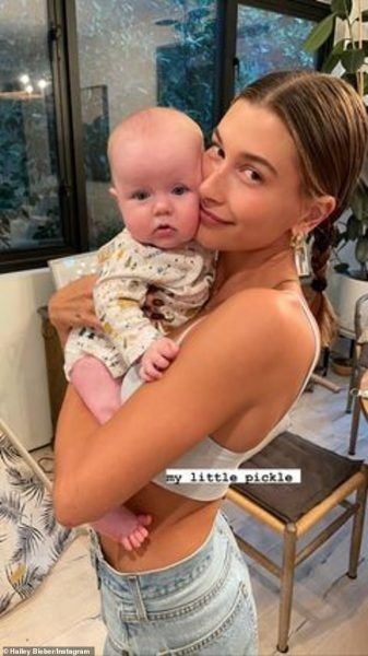 Hailey Bieber'ın çantasından 'büyü' çıktı - Resim: 2
