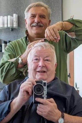 50 yıldır aynı berbere giden adam her yıl selfie çekti! Muhteşem dönüşüm fotoğraf karelerine yansıdı - Resim: 4