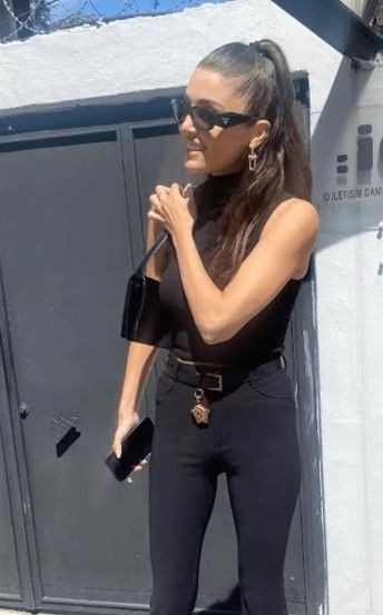Gözde playboy Hakan Sabancı ile aşk yaşayan ünlü oyuncu Hande Erçel'in acı günü! En yakını hayatını kaybetti - Resim: 11