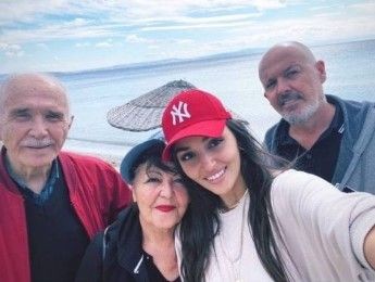 Gözde playboy Hakan Sabancı ile aşk yaşayan ünlü oyuncu Hande Erçel'in acı günü! En yakını hayatını kaybetti - Resim: 15