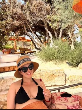 Bebeğini kucağına almak için gün sayan Ezgi Mola karnı burnunda AVM'de görüntülendi - Resim: 1