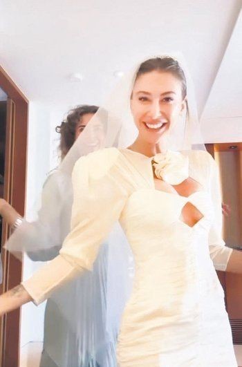 5 Mayıs'ta Marakeş'te sevgilisi Meedo ile evlenecek olan Şeyma Subaşı bekarlığa veda partisi yaptı! Takipçileri beğenmedi - Resim: 1