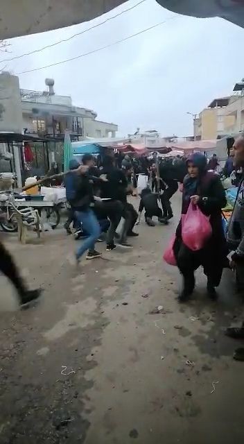 Suriyelilerin tarlada başlayıp pazarda devam eden sopalı kavgasına gözaltı! Sınır dışı edildiler - Resim: 3