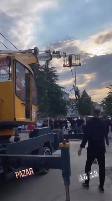 Bursa'da damadı vinçte sallandırdılar - Resim : 1