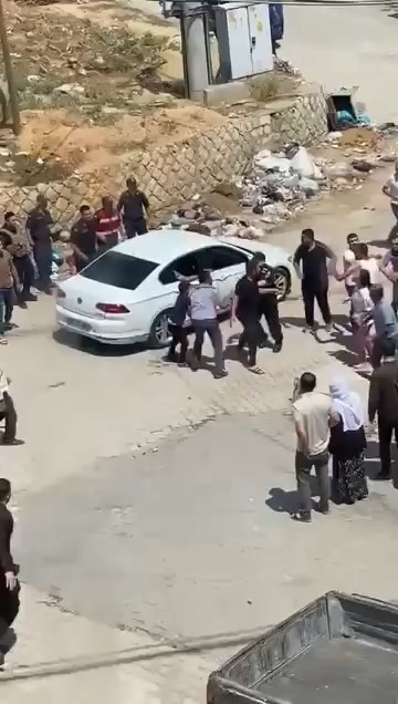 1 kişinin öldüğü akraba ailelerin silahlı 'arazi' kavgası kamerada - Resim : 2