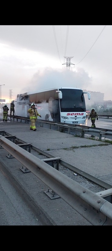 Ümraniye gözlerini alevlere açtı! 2 yolcu otobüsü alev alev yandı - Resim: 16