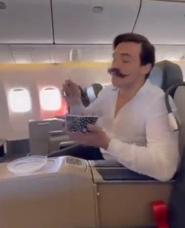 THY'de yemek akımı 2. perde! Şırdancı Mehmet'in ardından Baruthane Pilavcısı da uçakta pilav yediği anları paylaştı! Görüntüler viral oldu - Resim: 5