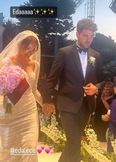 Eda Ece ile Buğrahan Tuncer evlendi! Hande Erçel-Hakan Sabancı çifti aşka geldi, Şevval Sam sahneye atladı, Nesrin Cevadzade bakışları üzerine topladı - Resim: 6