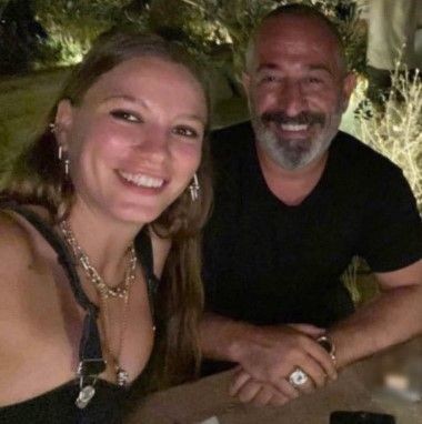 Cem Yılmaz'dan Serenay Sarıkaya'nın göğüslerine gönderme yaptı iddialarına yanıt - Resim: 3