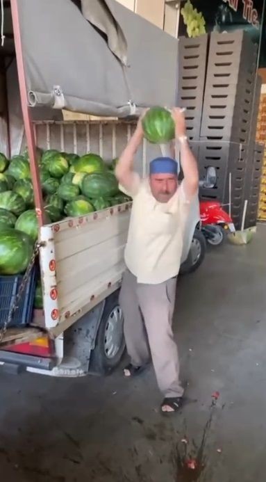 Adana'da karpuzun fiyatı 1 TL'ye kadar düştü! İsyan eden çiftçi ürünü yere atıp parçaladı - Resim: 5