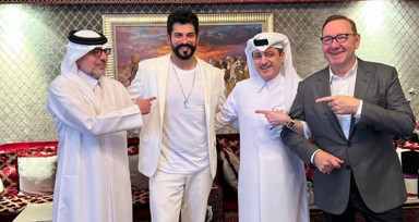 Burak Özçivit, ABD'li oyuncu ile Katar'da buluştu, takipçileri bu durumdan rahatsız oldu