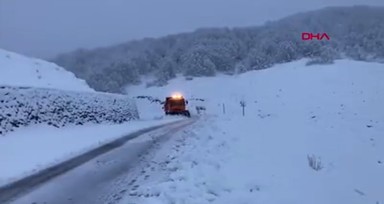 Tunceli'de kar yağışı; kara yolu kapandı