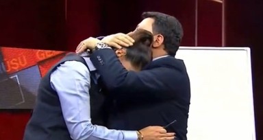 CNN Türk ekranlarında samimiyetle nasıl sarılınır dersi