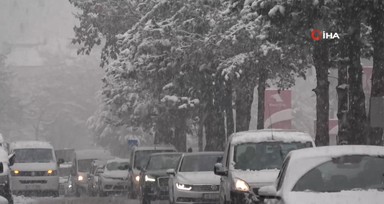 Bitlis de beyaza büründü: Kar kalınlığı 10 santimetreyi geçti