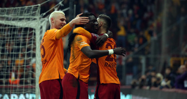 Galatasaray, İstanbulspor'u 2-1 yendi Süper Lig'de liderliğe yükseldi
