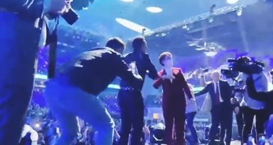 İYİ Parti Genel Başkanı Meral Akşener Mustafa Sandal'la birlikte "Ay'a benzer" dansı yaptı