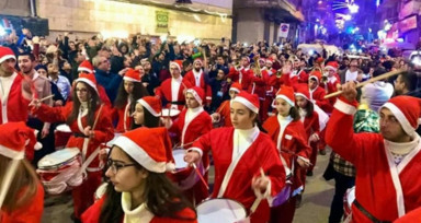 Esad'ın Şam'ında Noel böyle kutlandı! Sanki milyonlarca insan hayatını kaybetmedi