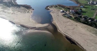 Su seviyesinin artması nedeniyle İğneada longozlarındaki Mert Gölü denizle birleşti