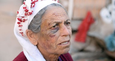Adana'da insanlık bitmiş dedirten görüntüler! 72 yaşındaki kadını tekme tokat dövüp paralarını aldılar
