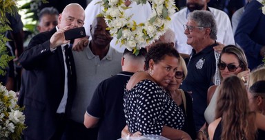 FIFA Başkanı Infantino Pele'nin cenazesinde selfie yaptı