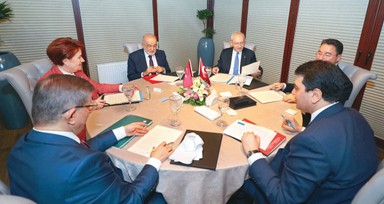 Gündemde 'Ortak aday' konusu var! 6'lı masa Gelecek Partisi lideri Ahmet Davutoğlu ev sahipliğinde yeniden toplanıyor
