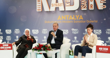 Cumhurbaşkanı Recep Tayyip Erdoğan Antalya'da kadınlarla bir araya geldi ilginç diyaloglar yaşandı: Şu anda köyün hanım ağasıyım