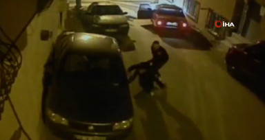 Camdan atlayıp otomobilini hırsızın elinden kurtardı