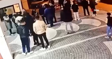Beylikdüzü’nde hırsızlık şüphelisini tekme tokat döven site sakinleri kamerada