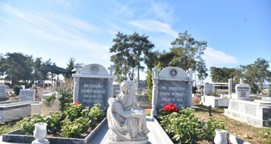 Antalya'ya yerleşen yabancıların aile mezarlığına ilgisi arttı! Çift kişilik 60 bin TL, 4 kişilik mezar 120 bin TL'den satılıyor