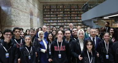 Cumhurbaşkanı Erdoğan, Rami Kütüphanesi'nin Açılış Törenine katıldı, kütüphane gezisi esnasında öğrencilerle çekilen fotoğraflar iç ısıttı