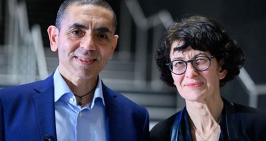 Özlem Türeci ve Uğur Şahin başarıdan başarıya koşuyor! Dünyaca ünlü derginin kapağındalar! Kanser aşısı geliyor!
