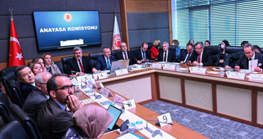 Başörtüsüne yönelik Anayasa değişikliği teklifi görüşmelerine Anayasa Komisyonu'nda başlandı