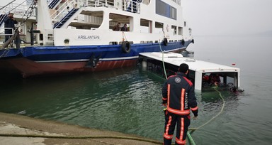 Malatya'da halk otobüsü, baraj gölüne devrildi: 4 yaralı