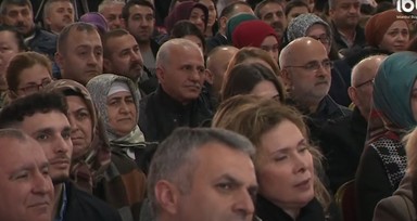 Anahtar teslim töreninde İmamoğlu'na protesto şoku: 17 bin insani işten çıkardınız. Utanmadan adaletten bahsediyorsunuz! | VİDEO