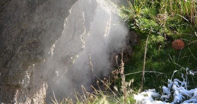 Bitlis'te ilgi çeken doğa olayı: Nemrut'un 'Buhar Bacaları' kışın tekrar aktifleşti